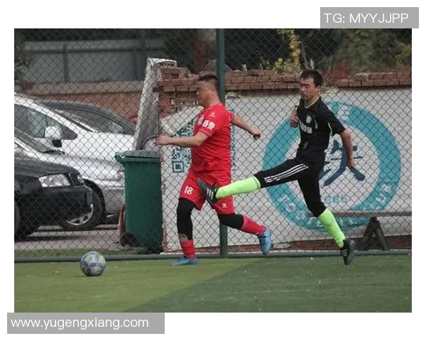 足球明星小哥哥的成长之路与场上风采揭秘 足球明星小哥哥的成长之路与场上风采揭秘