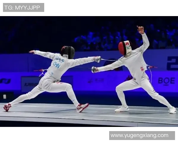 足球明星惊叹武术表演精彩瞬间引发热议与点赞